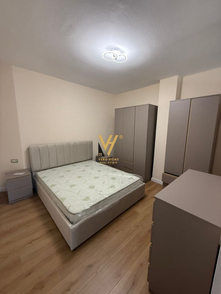 Tirane, jepet me qera apartament 1+1+Ballkon Kati 2, 70 m² 500 € (ALI DEMI)