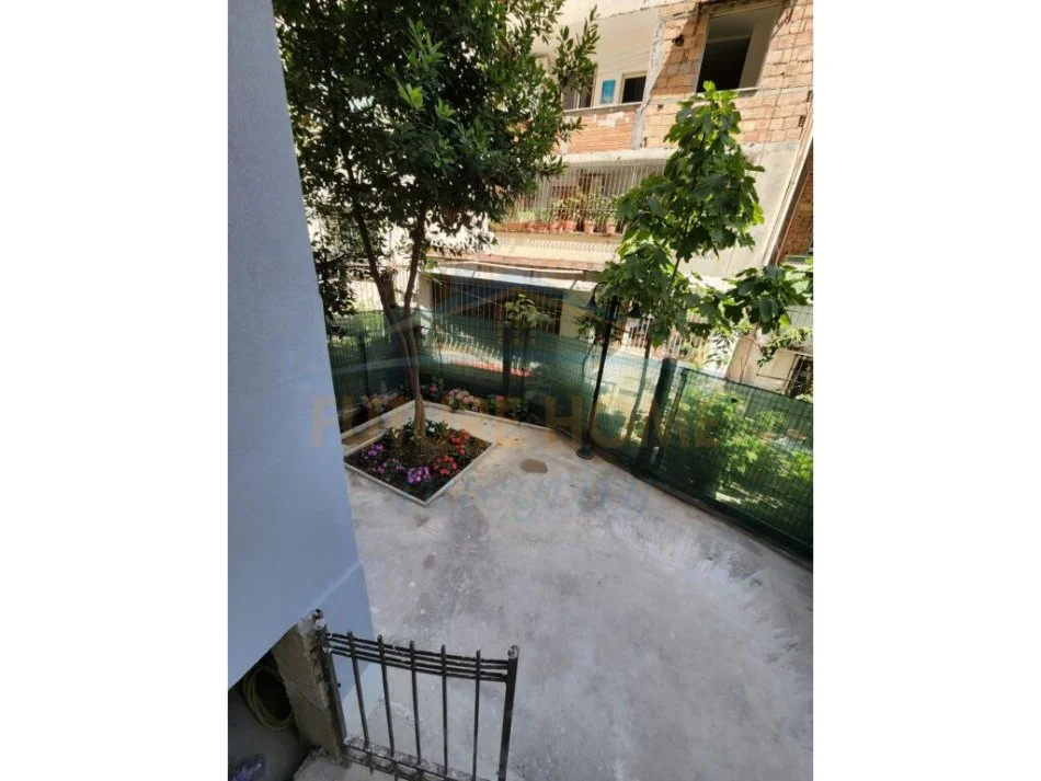 Tirane, shitet apartament 2+1 Kati 1, 68 m² 145.000 € (Ferit Xhajko)