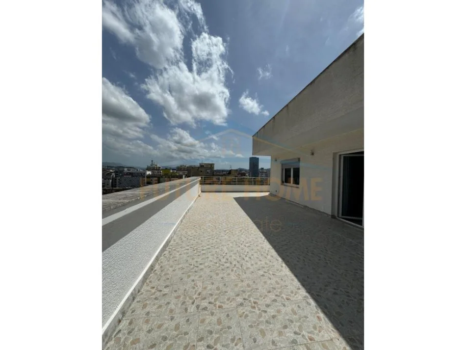 Tirane, jepet me qera apartament+verande | Penthouse 3+1+Ballkon Kati 9, 165 m² 1.500 € (SELVIA)