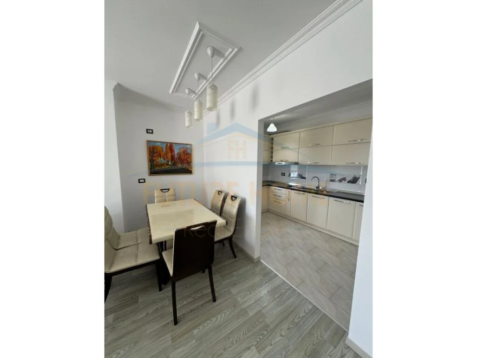 Tirane, jepet me qera apartament+verande | Penthouse 3+1+Ballkon Kati 9, 165 m² 1.500 € (SELVIA)
