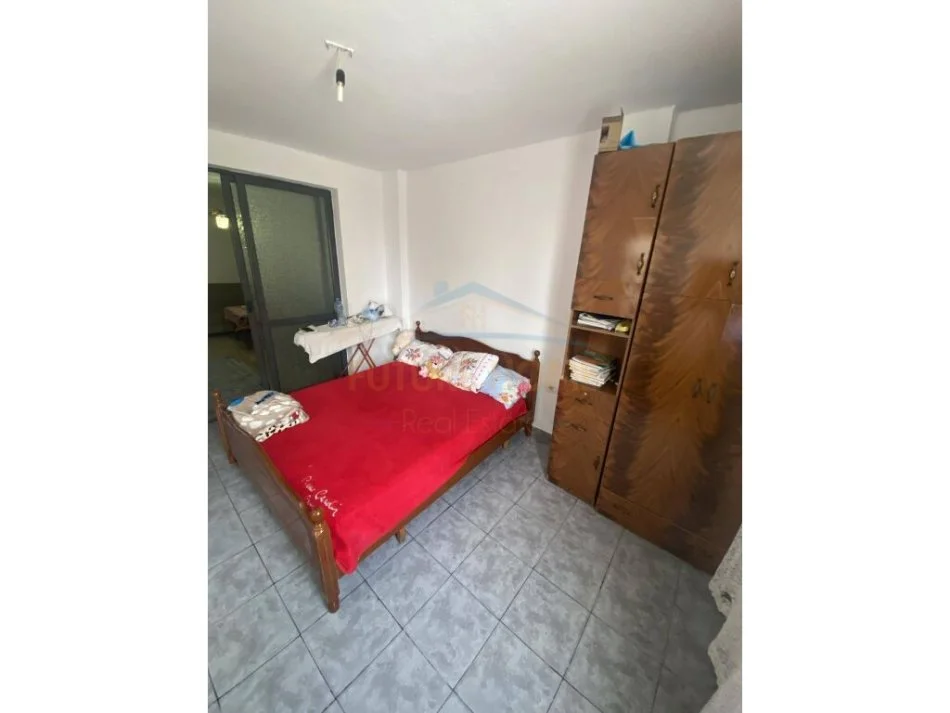 Tirane, jap me qera apartament 1+1 Kati 4, 50 m² 350 € (Bulevardi Zhan Dark)