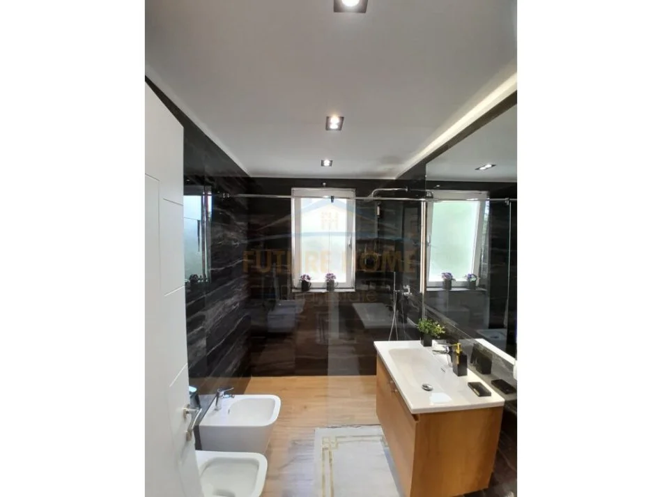 Shitje, Apartament 2+1+2, në Liqeni i Thate, Tiranë. AREA41923