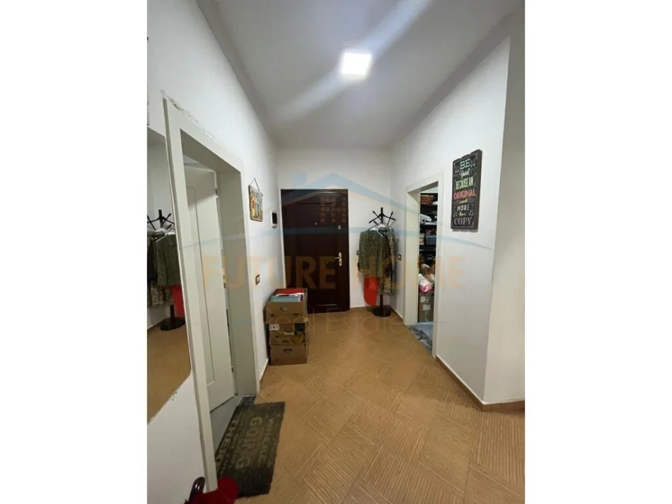 Tirane, shitet apartament 1+1+Ballkon Kati 1, 95 m² 150.000 € (Unaza e Re)