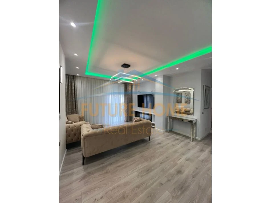 Tirane, jepet me qera apartament 2+1 Kati 4, 102 m² 1.000 € (Rruga e Barrikadave)