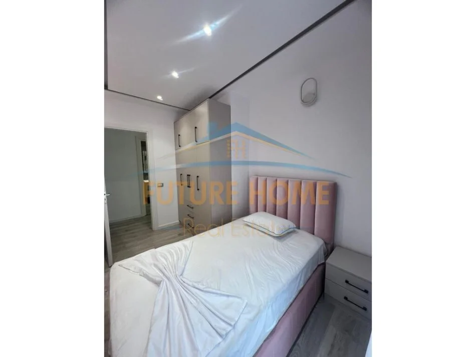 Tirane, jepet me qera apartament 2+1 Kati 4, 102 m² 1.000 € (RRUGA E BARRIKADAVE)