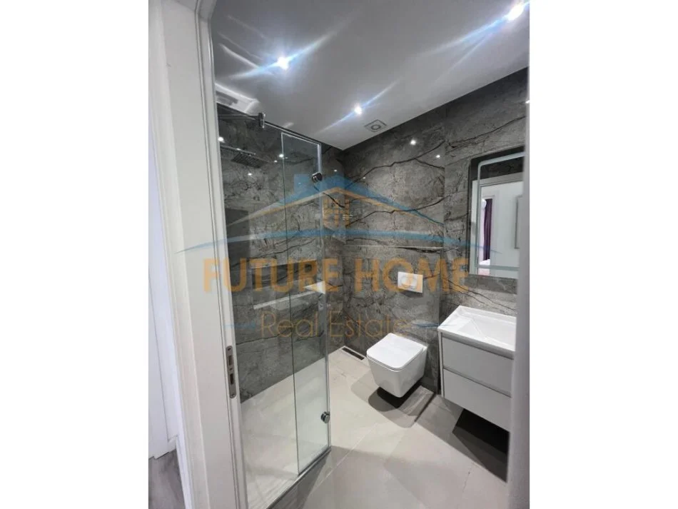 Tirane, jepet me qera apartament 2+1 Kati 4, 102 m² 1.000 € (RRUGA E BARRIKADAVE)