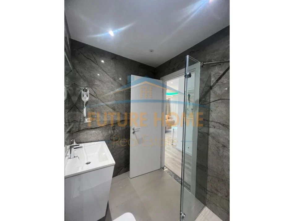 Tirane, jepet me qera apartament 2+1 Kati 4, 102 m² 1.000 € (Rruga e Barrikadave)
