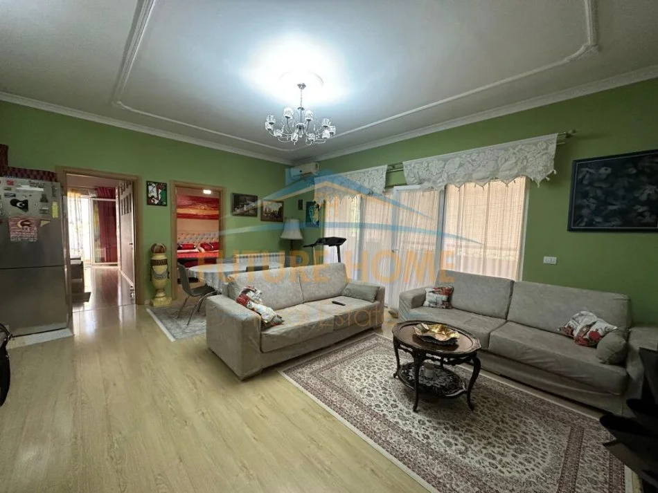 Tirane, jepet me qera apartament 2+1 Kati 3, 150 m² 450 € (Vilat Gjermane)