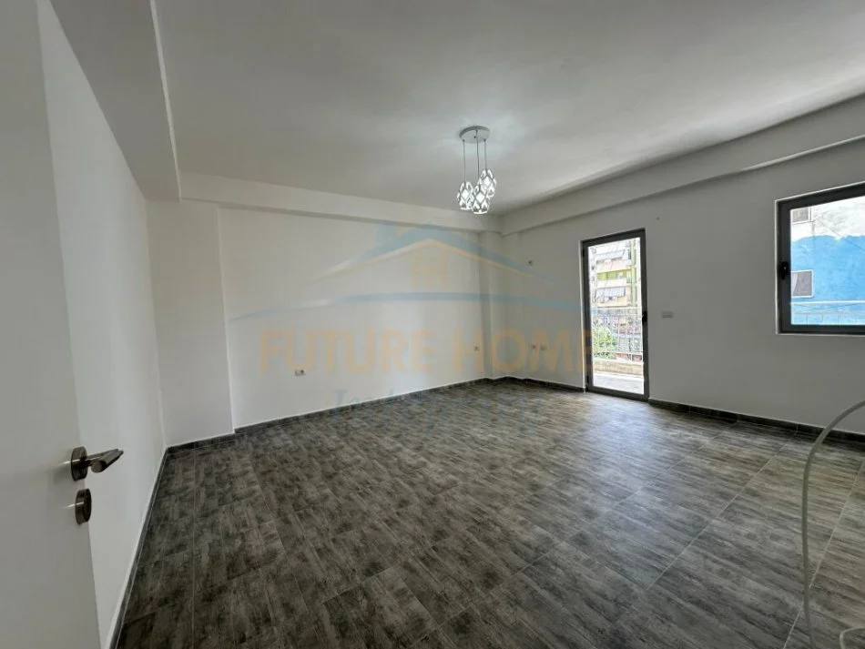 Tirane, jepet me qera apartament 2+1 Kati 3, 100 m² 400 € (Don Bosco)