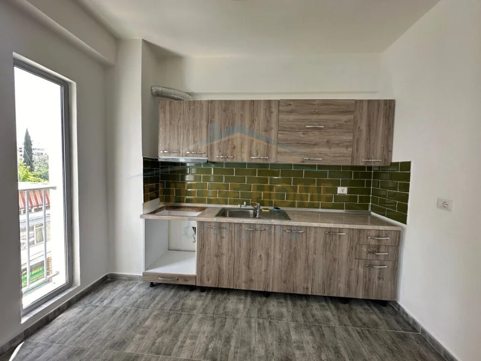 Tirane, jepet me qera apartament 2+1 Kati 3, 100 m² 400 € (Don Bosco)