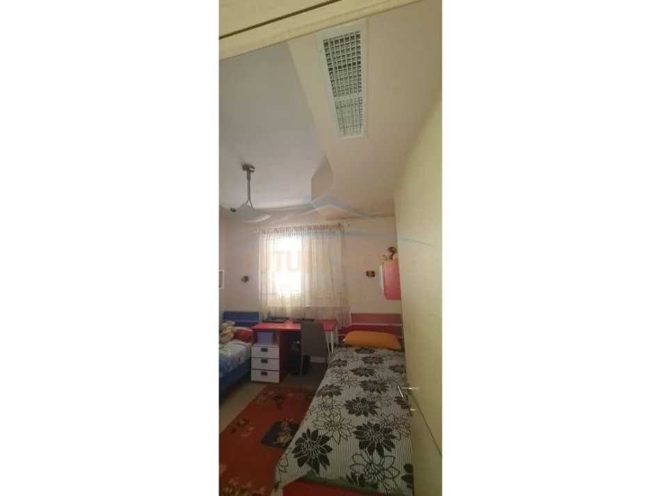 Tirane, shitet apartament 2+1 Kati 8, 89 m² 145.000 € (Unaza e Re)