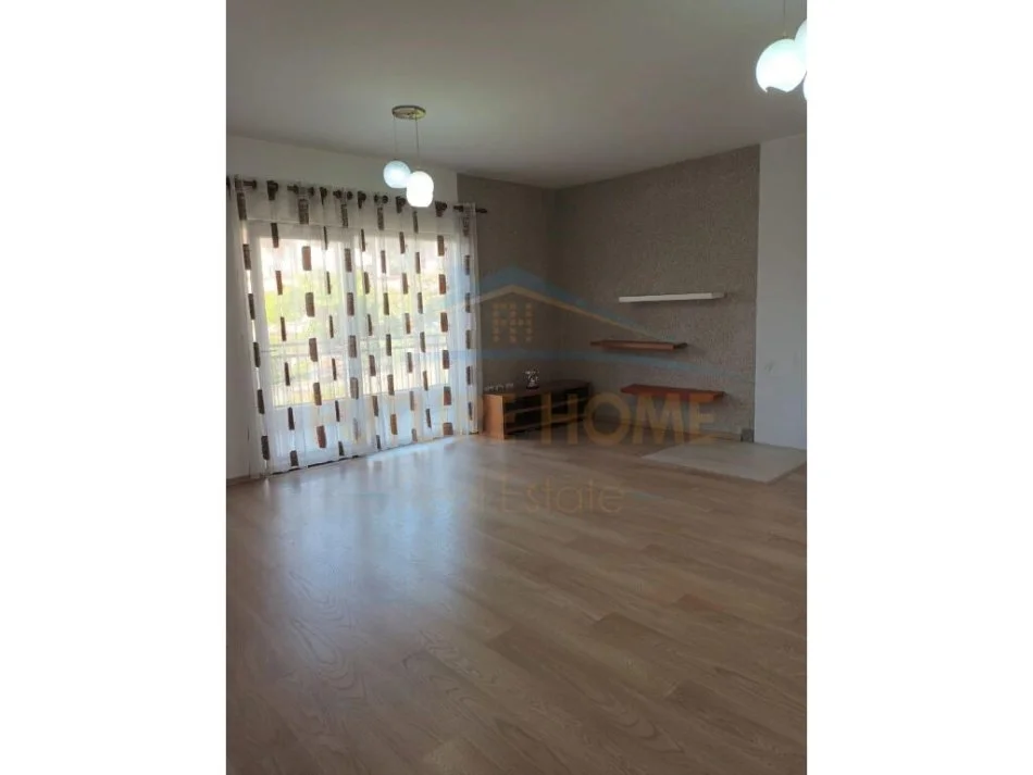 Tirane, shitet apartament 3+1 Kati 2, 150 m² 140.000 € (Shkoze)