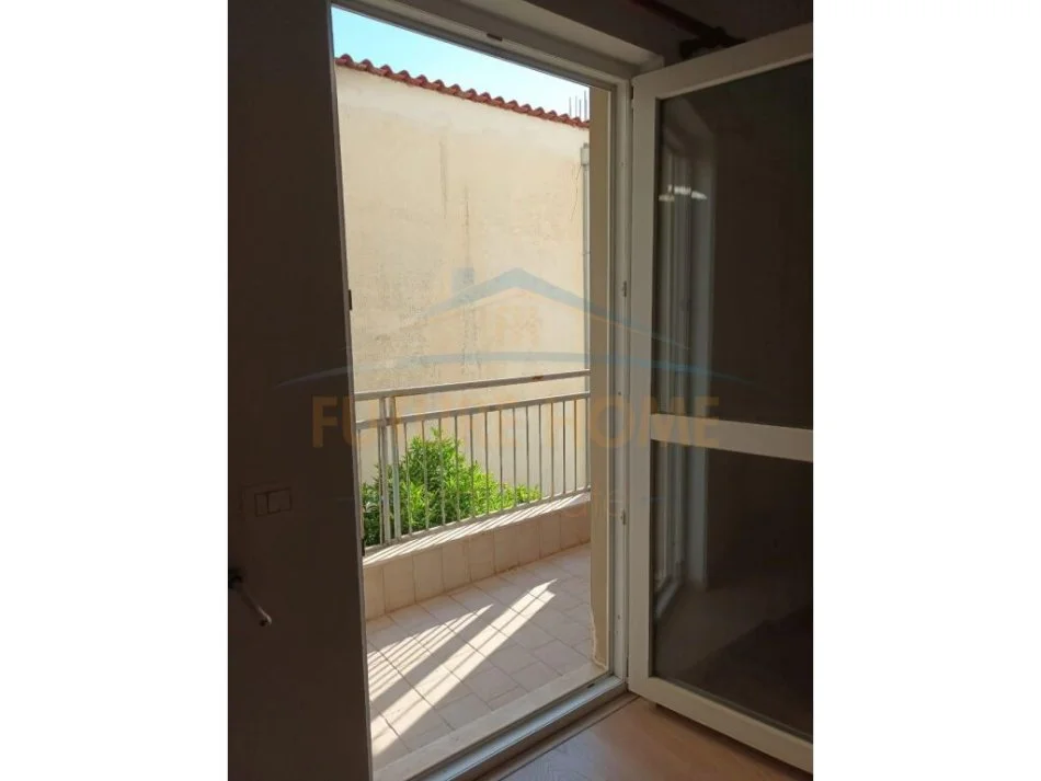 Tirane, shitet apartament 3+1+Ballkon Kati 2, 150 m² 140.000 € (Shkoze)