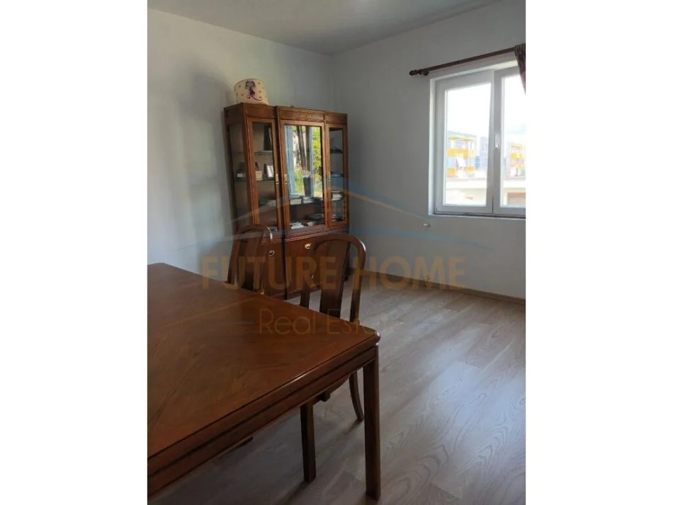 Tirane, shitet apartament 3+1+Ballkon Kati 2, 150 m² 140.000 € (Shkoze)
