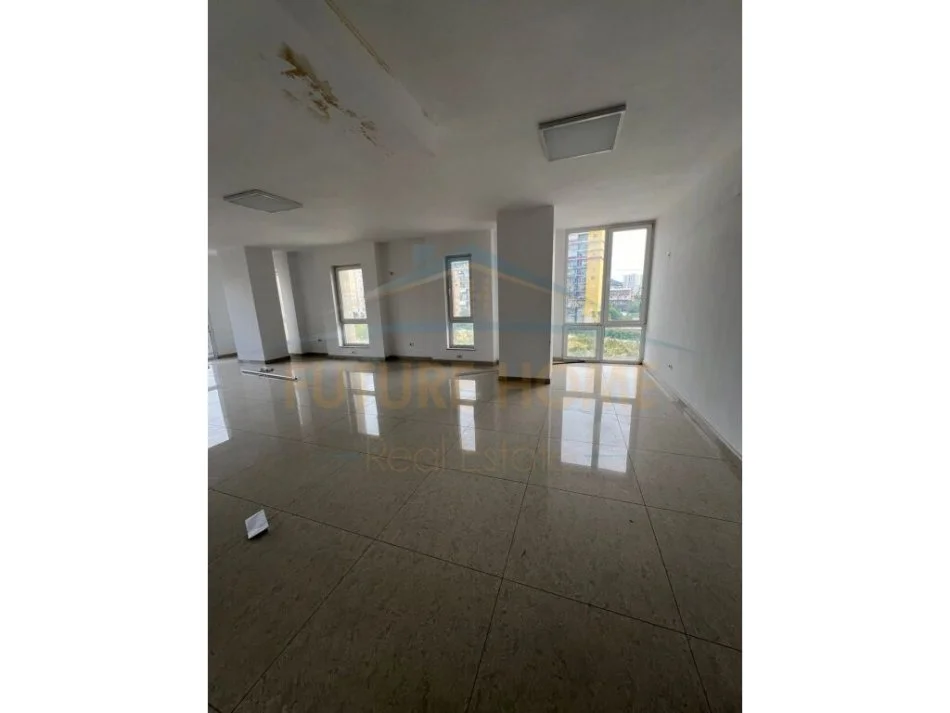 Tirane, jepet me qera ambjent biznesi Kati 4, 180 m² 1.800 € (Fusha e Aviacionit)