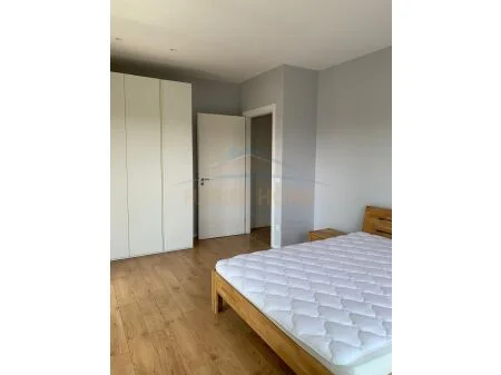Tirane, jepet me qera 2+1+Ballkon Kati 13, 120 m² 2.000 € (Rruga Dervish Hima AREA41975)