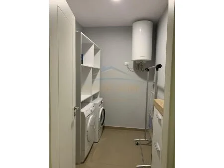 Tirane, jepet me qera 2+1+Ballkon Kati 13, 120 m² 2.000 € (Rruga Dervish Hima AREA41975)