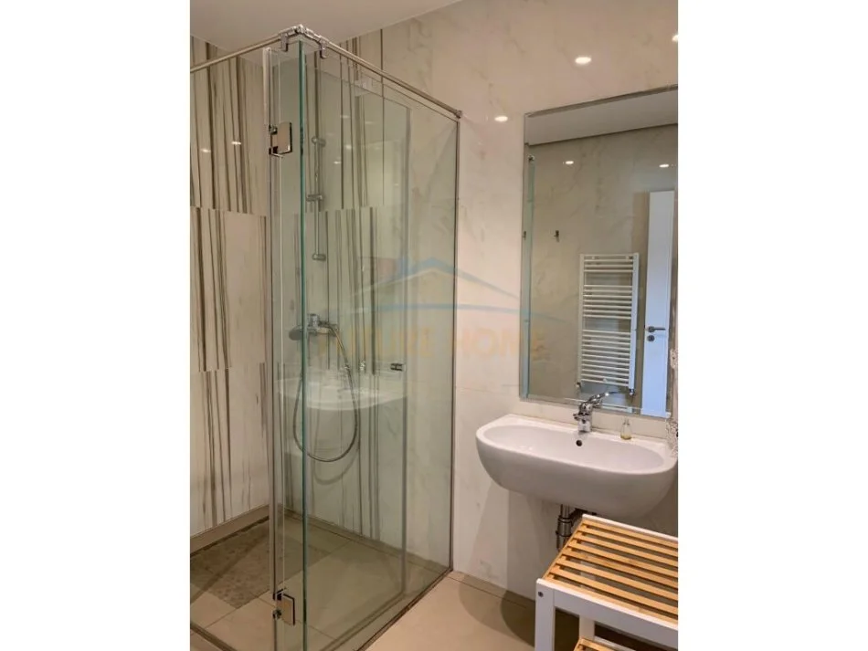 Tirane, jap me qera apartament 2+1 , 120 m² 2.000 € 