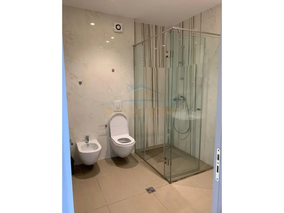 Tirane, jap me qera apartament 2+1 , 120 m² 2.000 € 