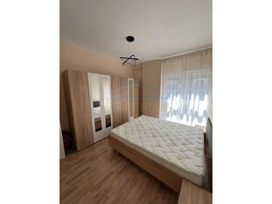 Tirane, shes apartament 1+1+Ballkon Kati 4, 71 m² 142.000 € (Ali Demi)