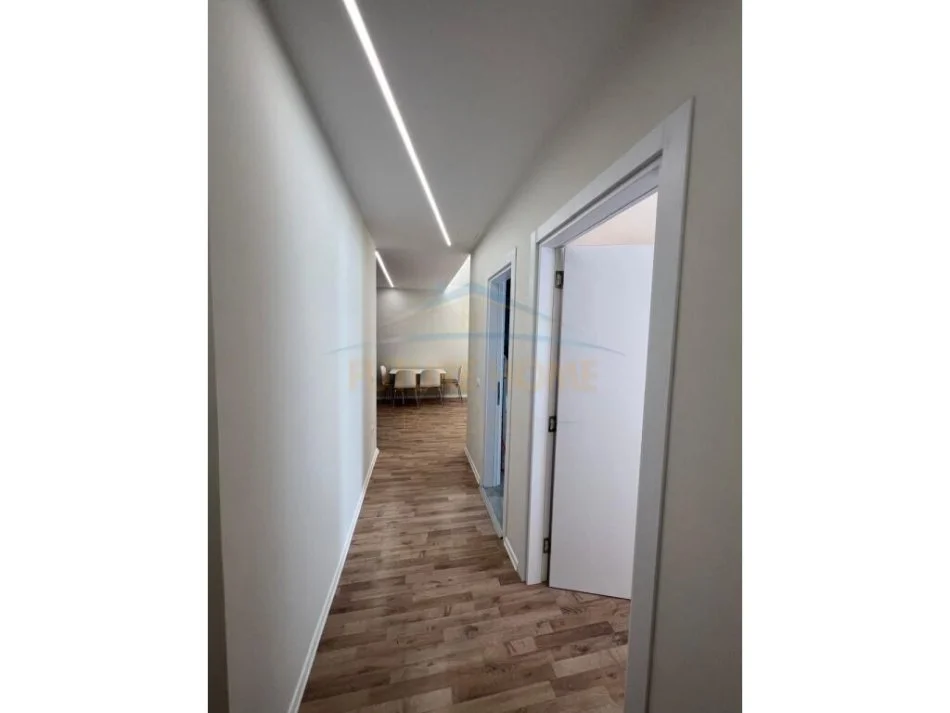 Tirane, shes apartament 1+1+Ballkon Kati 4, 71 m² 142.000 € (Ali Demi)