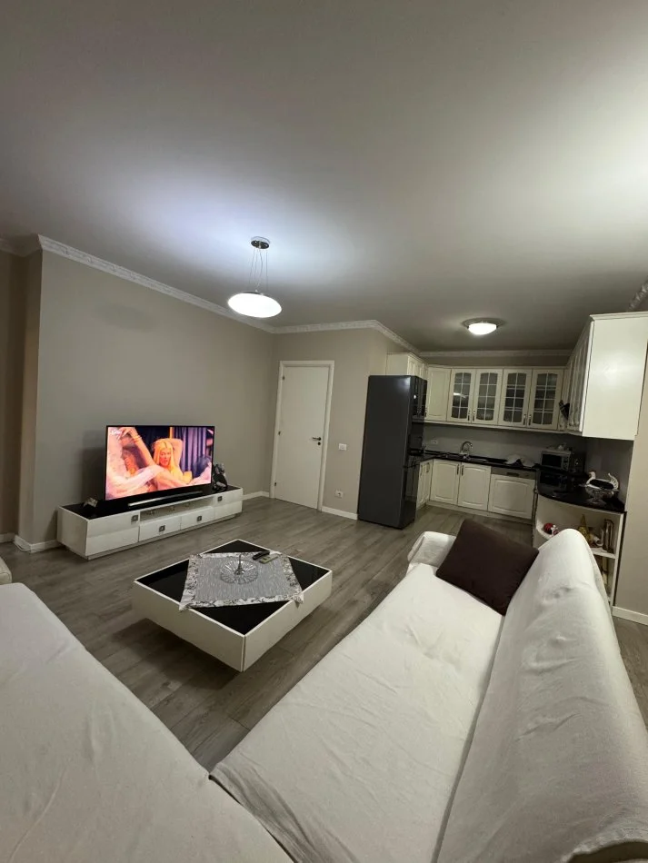 Tirane, shes apartament 2+1+Ballkon Kati 5, 104 m² 240.000 € (Stacioni i Trenit)