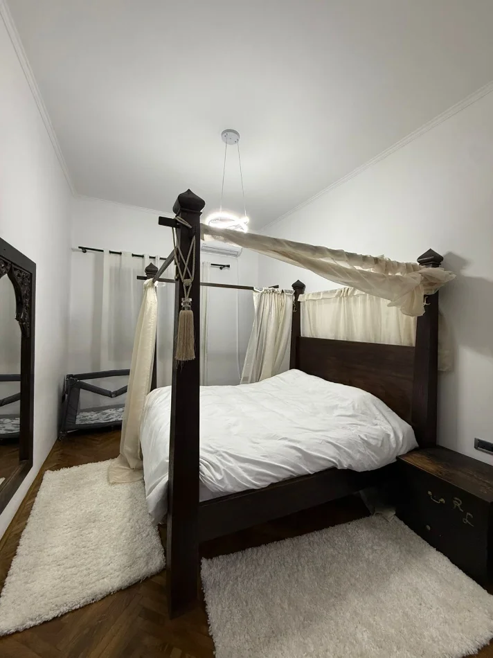 Tirane, jepet me qera apartament 2+1 Kati 4, 120 m² 1.200 € (Qender)