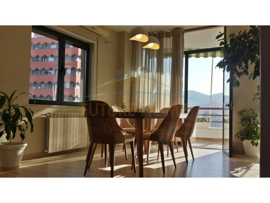 Tirane, jepet me qera apartament 3+1 Kati 5, 171 m² 2.300 € (Liqeni)