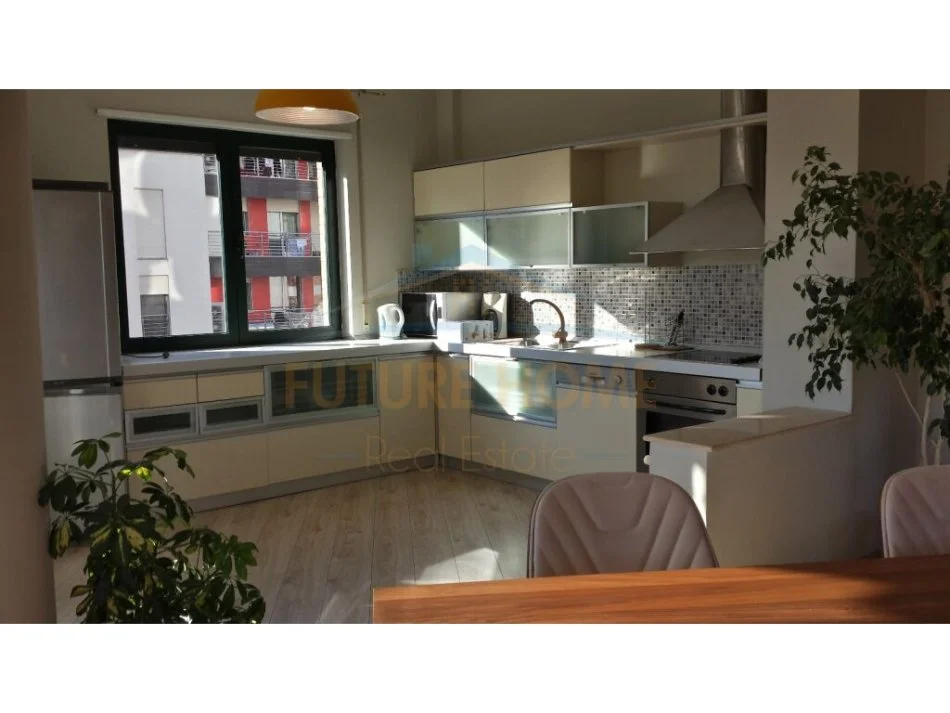 Tirane, jepet me qera apartament 3+1 Kati 5, 171 m² 2.300 € (LIQENI ARTIFICIAL)