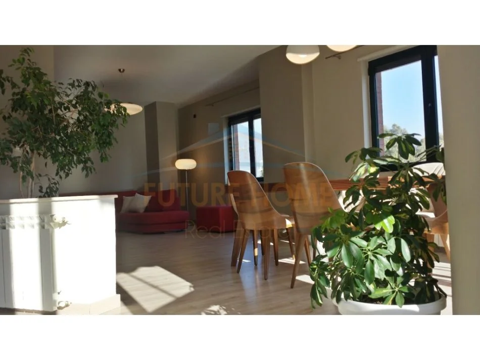 Tirane, jepet me qera apartament 3+1 Kati 5, 171 m² 2.300 € (LIQENI ARTIFICIAL)