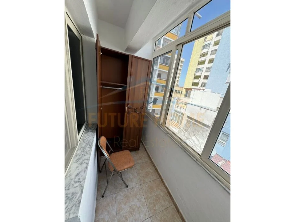 Durres, jepet me qera apartament 2+1+Aneks+Ballkon Kati 5, 110 m² 350 € (Prane Markates)