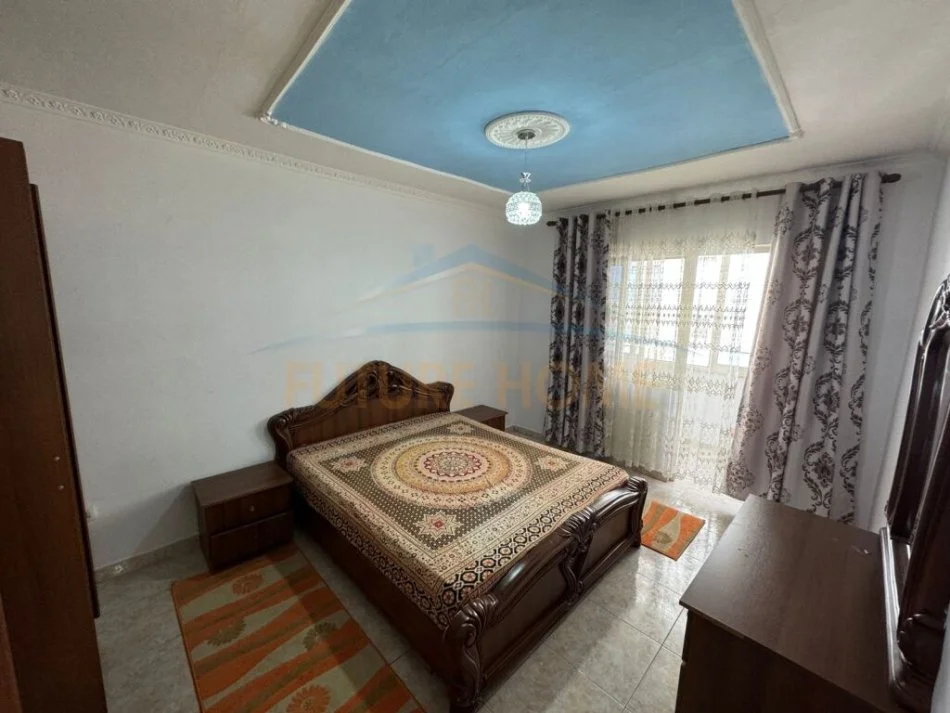 Durres, jepet me qera apartament 2+1+Aneks+Ballkon Kati 5, 110 m² 350 € (Prane Markates)