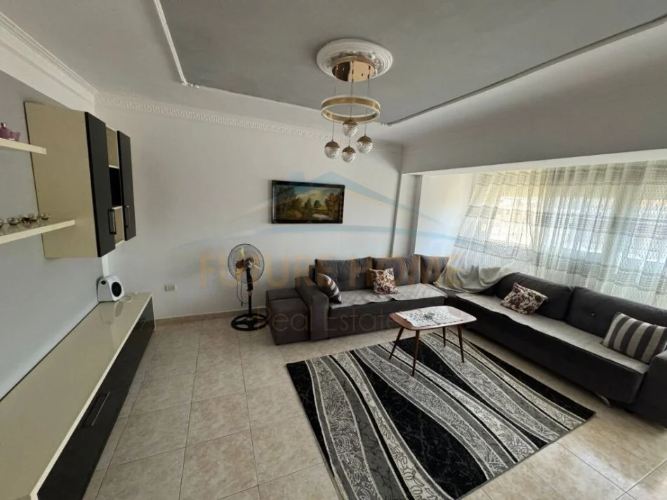 Durres, jepet me qera apartament 2+1+Aneks+Ballkon Kati 5, 110 m² 350 € (Prane Markates)