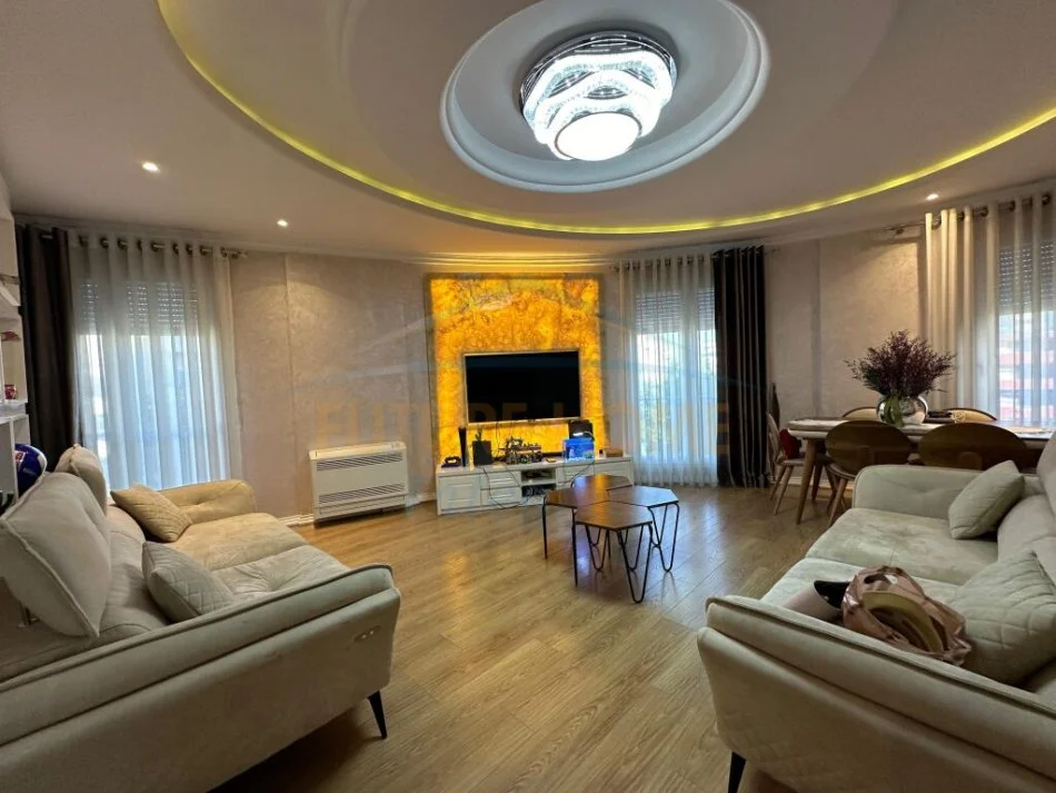 Tirane, jepet me qera 2+1 Kati 4, 104 m² 600 € (Ali Demi)