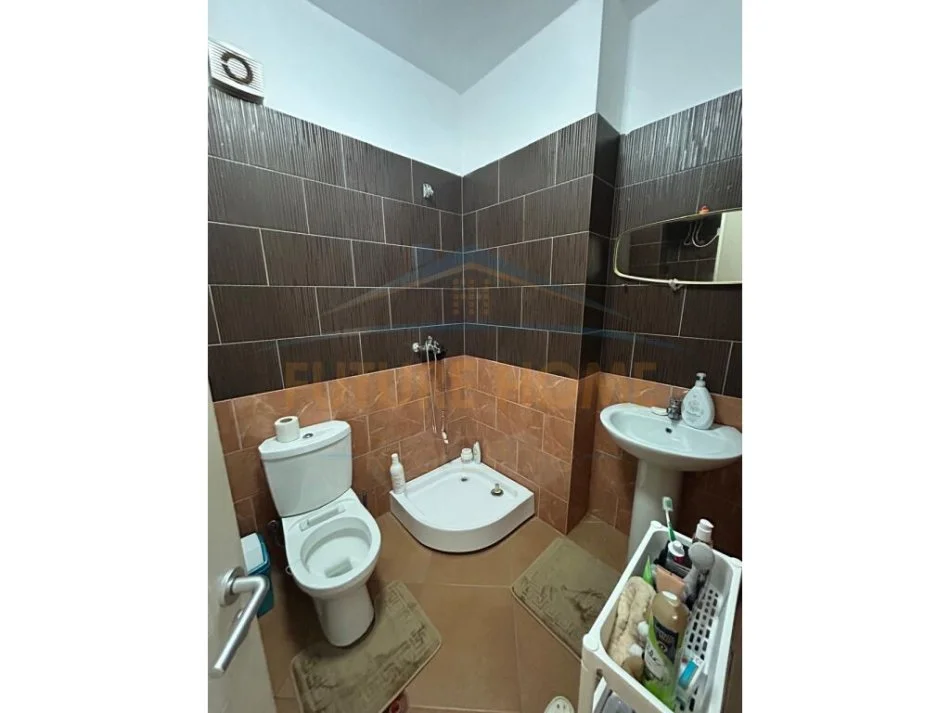 Tirane, shitet apartament 2+1 Kati 1, 87 m² 87.300 € (Shkoze)