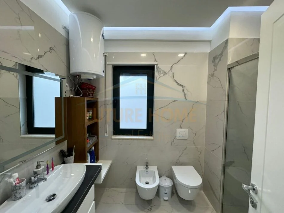 Tirane, shitet apartament 3+1 Kati 7, 146 m² 247.000 € (UNAZA E RE)