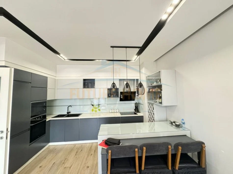 Tirane, shitet apartament 3+1 Kati 7, 146 m² 247.000 € (UNAZA E RE)