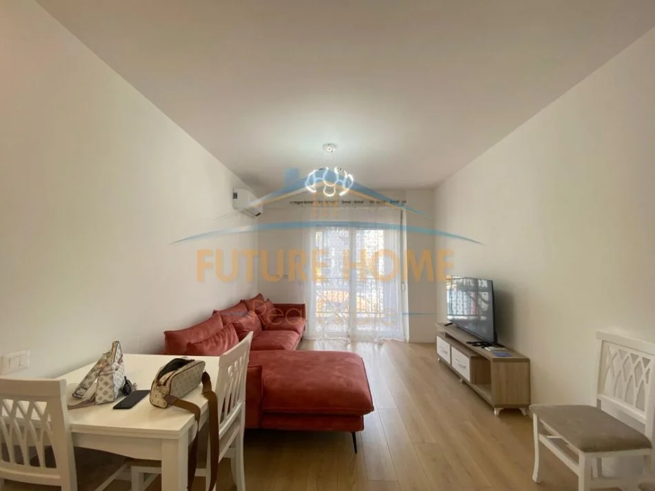 Tirane, jepet me qera apartament 1+1 Kati 3, 60 m² 600 € (21 DHJETORI)