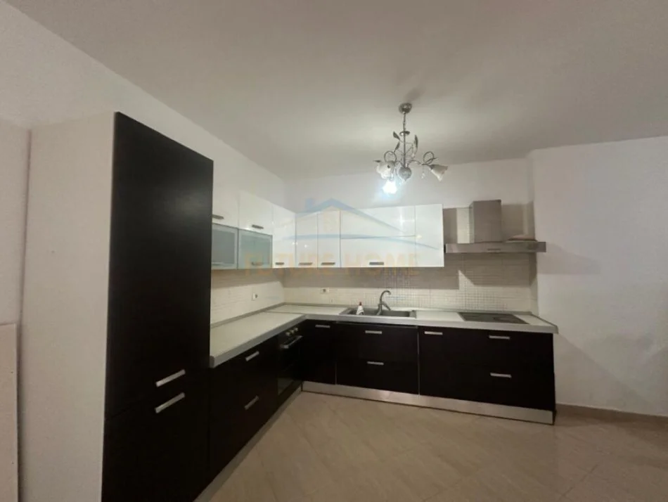 Tirane, shes 2+1+Ballkon Kati 2, 175.000 € (Big Market, Kodra e Diellit,)