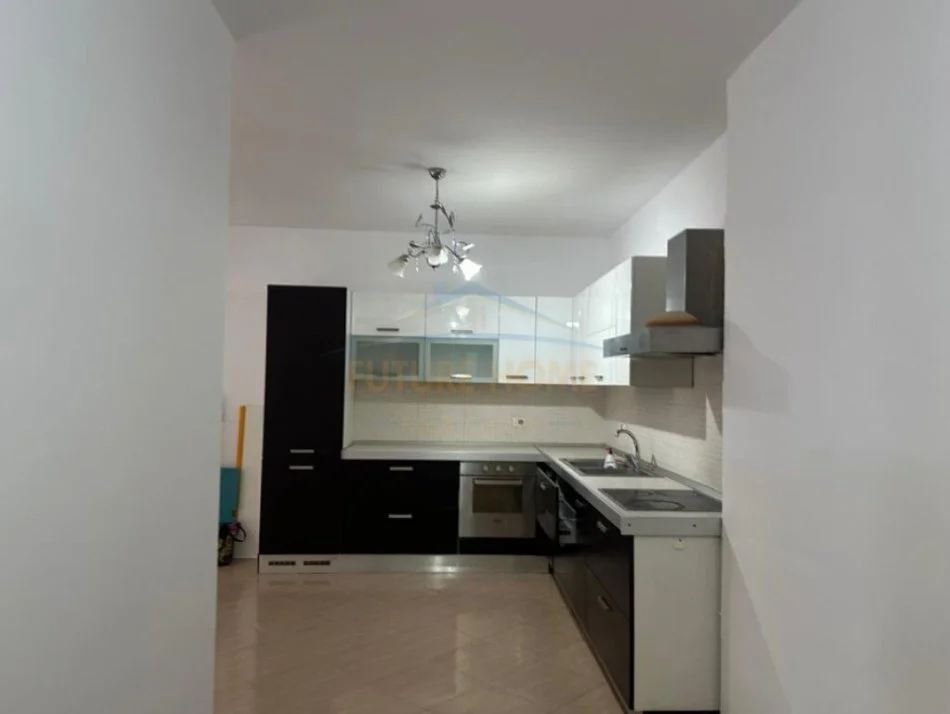 Tirane, shes 2+1+Ballkon Kati 2, 175.000 € (Big Market, Kodra e Diellit,)