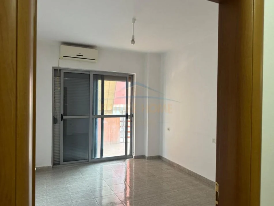 Tirane, shes 2+1+Ballkon Kati 2, 175.000 € (Big Market, Kodra e Diellit,)