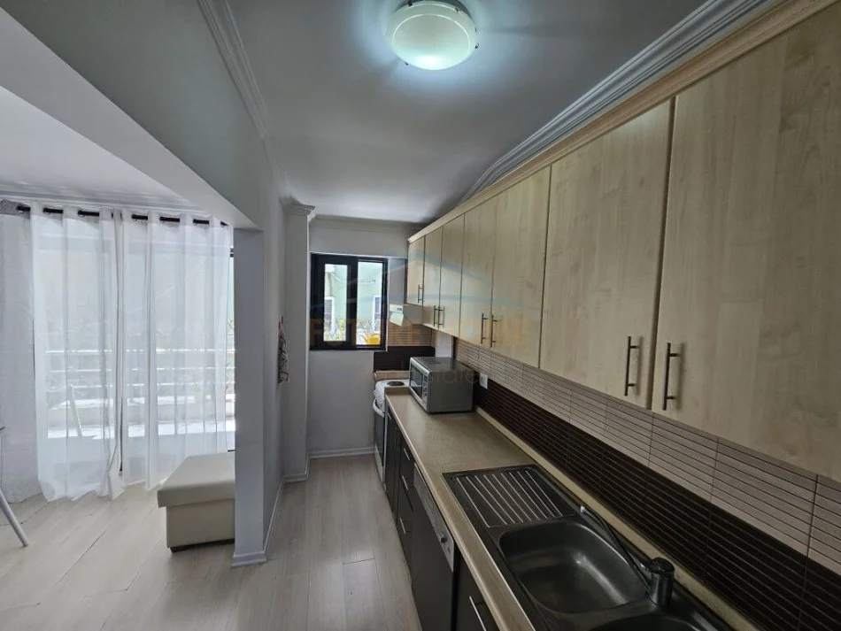 Tirane, jepet me qera apartament 2+1 Kati 3, 112 m² 800 € (Blloku)