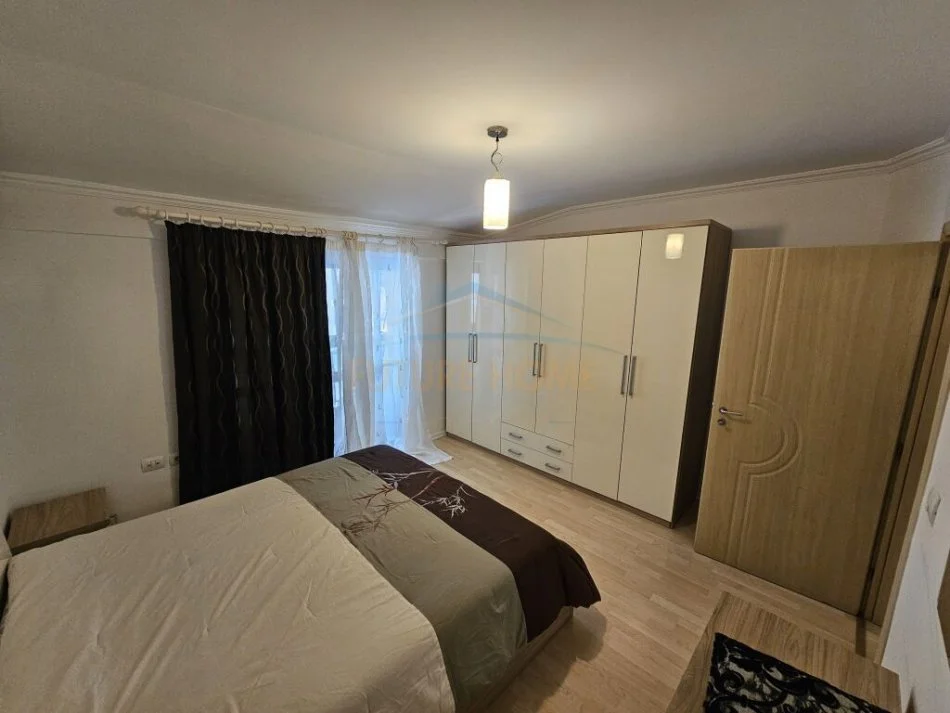 Tirane, jepet me qera apartament 2+1 Kati 3, 112 m² 800 € (Blloku)