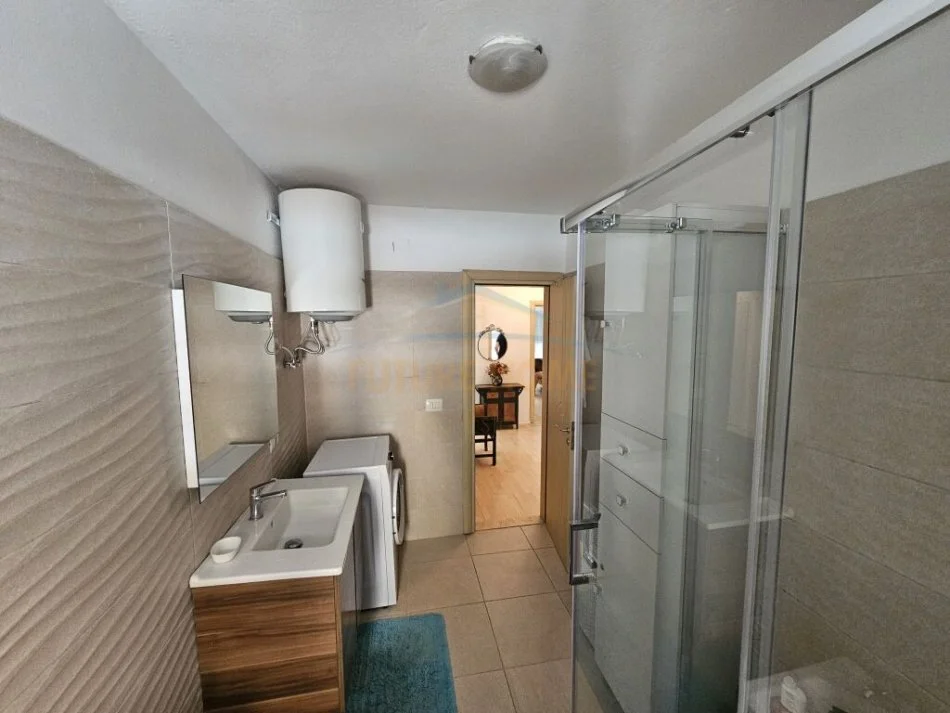 Tirane, jepet me qera apartament 2+1 Kati 3, 112 m² 800 € (Blloku)