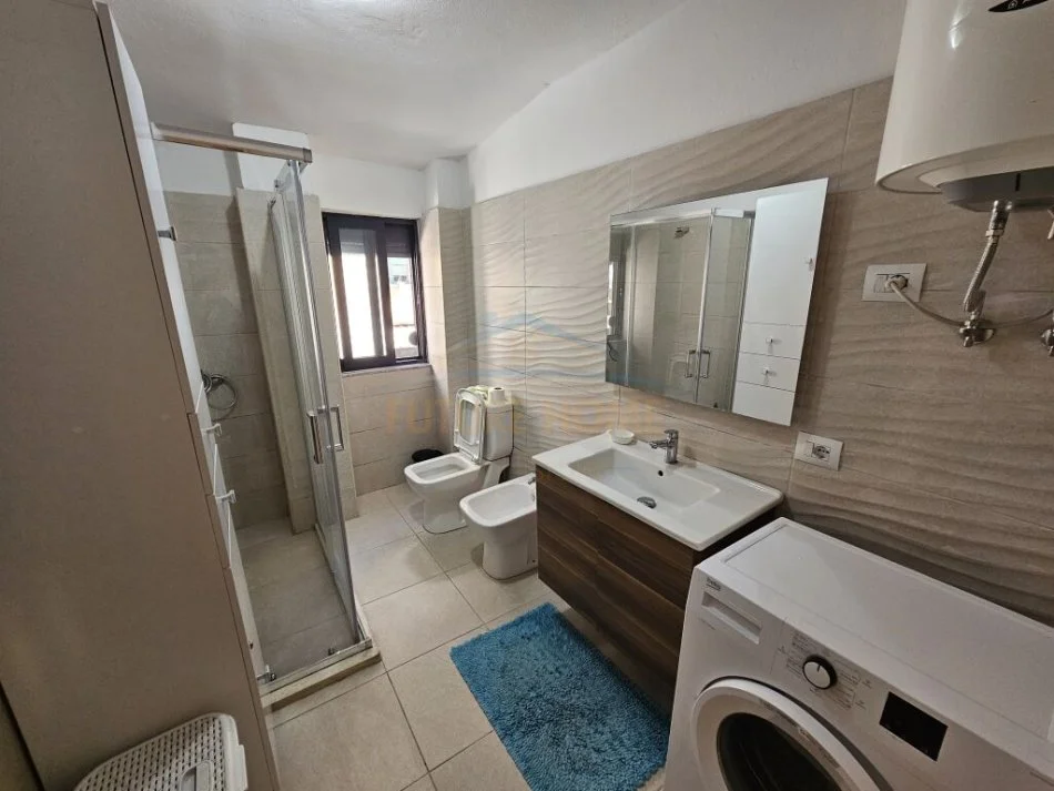 Tirane, jepet me qera apartament 2+1 Kati 3, 112 m² 800 € (Blloku)
