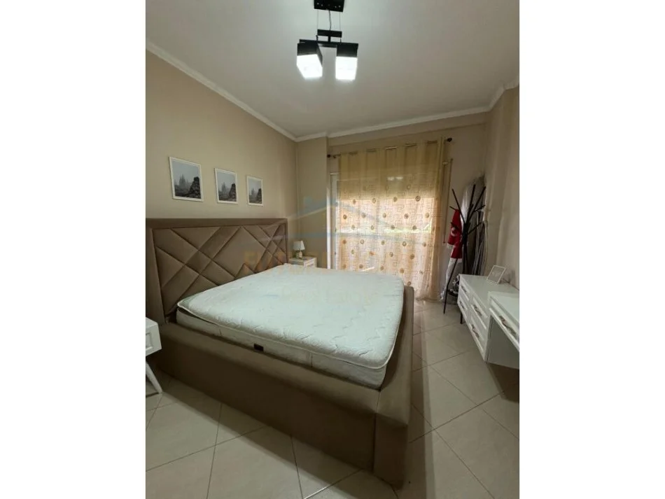 Tirane, jepet me qera apartament 1+1 Kati 2, 80 m² 550 € (Komuna e Parisit)