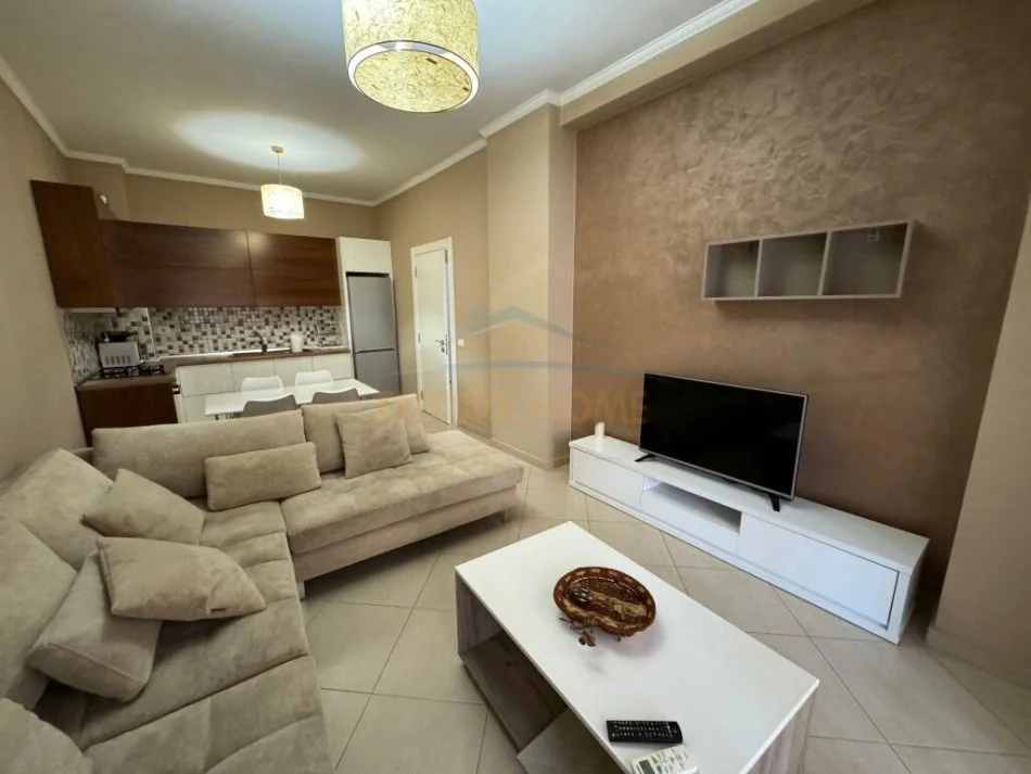 Tirane, jepet me qera apartament 1+1 Kati 2, 80 m² 550 € (KOMUNA E PARISIT)