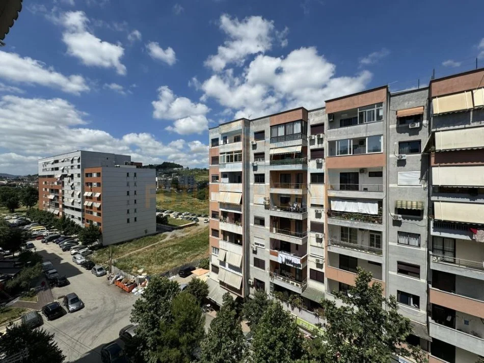 Tirane, jepet me qera apartament 2+1 Kati 6, 100 m² 450 € (Unaza e Re)
