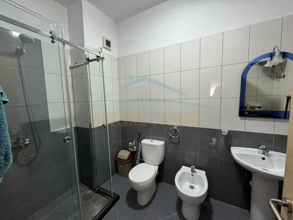 Tirane, jepet me qera apartament 2+1 Kati 6, 100 m² 450 € (Unaza e Re)