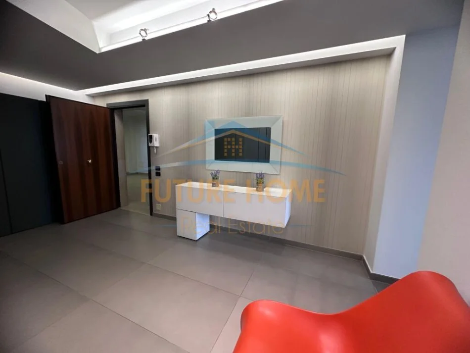 Tirane, jepet me qera apartament 2+1 Kati 11, 150 m² 2.000 € (QENDER)